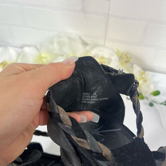 OTBT Earthly sandals black
Women’s size 6M - Picture 8 of 12